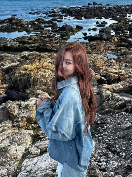 엄지는 낯선 곳으로 홀로 떠난 여행에서 자신을 돌아보게 되었다고 설명했다. 사진 엄지인스타그램 