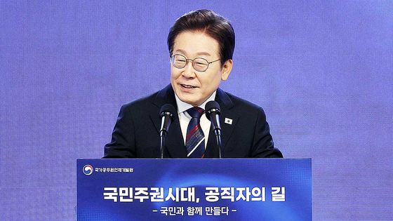  이재명 대통령이 14일 충북 진천군 국가공무원인재개발원 진천캠퍼스에서 열린 5급 공채 합격자 대상 신임관리자특강에서 강연하고 있다. 대통령실사진기자단