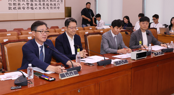 지난 11일 국회 법제사법위원회 법안심사제1소위원회에서 열린 상법 추가 개정을 위한 공청회에서 정우용 한국상장회사협의회 정책부회장(맨 왼쪽)이 진술하고 있다. 연합뉴스