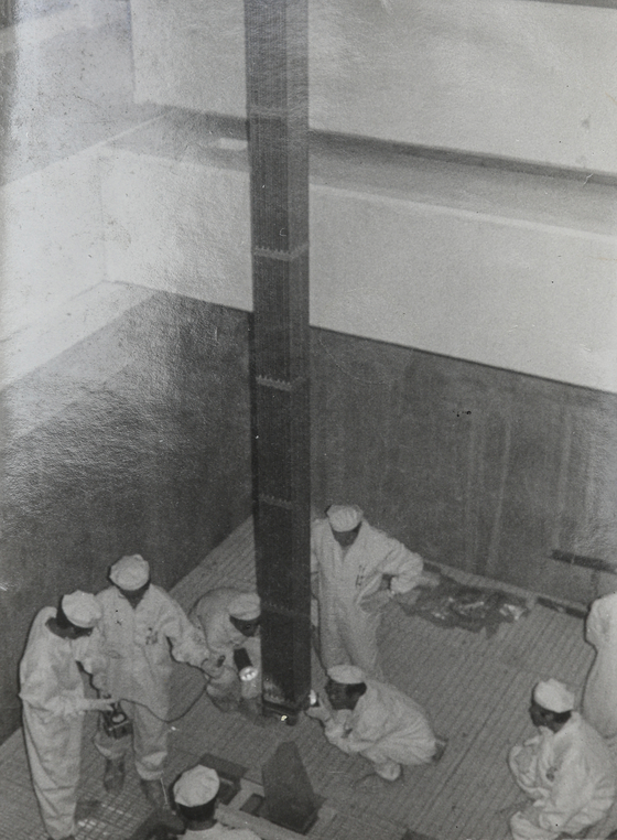 1976년 고리1호기 최초 연료인수검사. 홍장희 전 한국수력원자력 전무 제공