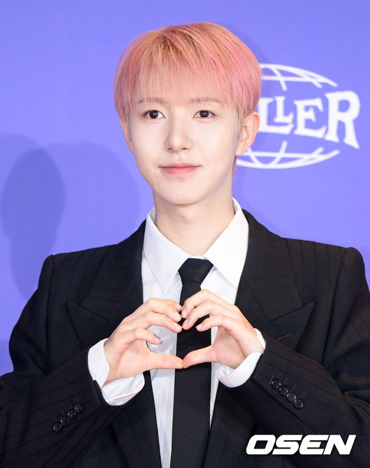 [OSEN=조은정 기자]그룹 NCT DREAM(엔시티 드림, 이하 NCT 드림)의 정규 5집 ‘Go Back To The Future’(고 백 투 더 퓨처) 발매 기념 제작 발표회가 14일 서울 송파구 롯데시네마 월드타워에서 열렸다.이번 앨범은 가장 빛나는 ‘나’를 찾기 위해 시간 여행을 떠난 호기심 많은 괴짜 NCT DREAM이 과거와 현재, 미래를 넘나드는 여정을 스펙터클하게 그려낸 작품이다. 더블 타이틀곡 ‘BTTF’(비티티에프 / 백 투 더 퓨처)와 ‘CHILLER’를 포함한 총 9곡이 수록돼 있다.NCT 런쥔이 포즈를 취하고 있다. 2025.07.14/cej@osen.co.kr