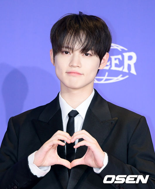 [OSEN=조은정 기자]그룹 NCT DREAM(엔시티 드림, 이하 NCT 드림)의 정규 5집 ‘Go Back To The Future’(고 백 투 더 퓨처) 발매 기념 제작 발표회가 14일 서울 송파구 롯데시네마 월드타워에서 열렸다.이번 앨범은 가장 빛나는 ‘나’를 찾기 위해 시간 여행을 떠난 호기심 많은 괴짜 NCT DREAM이 과거와 현재, 미래를 넘나드는 여정을 스펙터클하게 그려낸 작품이다. 더블 타이틀곡 ‘BTTF’(비티티에프 / 백 투 더 퓨처)와 ‘CHILLER’를 포함한 총 9곡이 수록돼 있다.NCT 천러가 포즈를 취하고 있다. 2025.07.14/cej@osen.co.kr