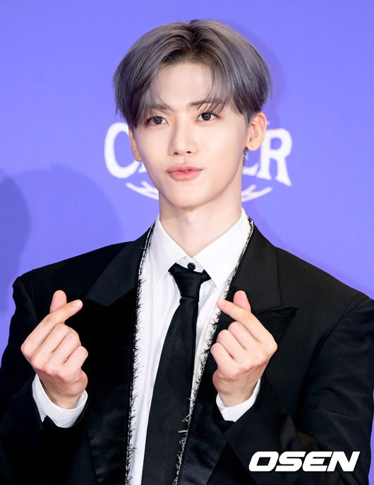 [OSEN=조은정 기자]그룹 NCT DREAM(엔시티 드림, 이하 NCT 드림)의 정규 5집 ‘Go Back To The Future’(고 백 투 더 퓨처) 발매 기념 제작 발표회가 14일 서울 송파구 롯데시네마 월드타워에서 열렸다.이번 앨범은 가장 빛나는 ‘나’를 찾기 위해 시간 여행을 떠난 호기심 많은 괴짜 NCT DREAM이 과거와 현재, 미래를 넘나드는 여정을 스펙터클하게 그려낸 작품이다. 더블 타이틀곡 ‘BTTF’(비티티에프 / 백 투 더 퓨처)와 ‘CHILLER’를 포함한 총 9곡이 수록돼 있다.NCT드림 재민이 포즈를 취하고 있다. 2025.07.14/cej@osen.co.kr