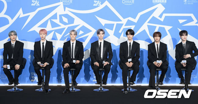 [OSEN=조은정 기자]그룹 NCT DREAM(엔시티 드림, 이하 NCT 드림)의 정규 5집 ‘Go Back To The Future’(고 백 투 더 퓨처) 발매 기념 제작 발표회가 14일 서울 송파구 롯데시네마 월드타워에서 열렸다.이번 앨범은 가장 빛나는 ‘나’를 찾기 위해 시간 여행을 떠난 호기심 많은 괴짜 NCT DREAM이 과거와 현재, 미래를 넘나드는 여정을 스펙터클하게 그려낸 작품이다. 더블 타이틀곡 ‘BTTF’(비티티에프 / 백 투 더 퓨처)와 ‘CHILLER’를 포함한 총 9곡이 수록돼 있다.NCT 드림이 질의응답 시간을 갖고 있다. 2025.07.14/cej@osen.co.kr