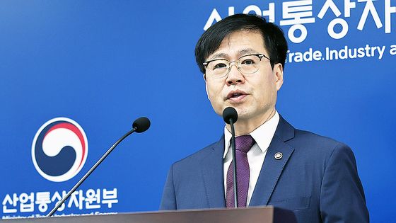 여한구 산업통상자원부 통상교섭본부장이 14일 정부세종청사에서 한미 통상협의 관련 브리핑을 하고 있다. 사진 산업통상자원부 