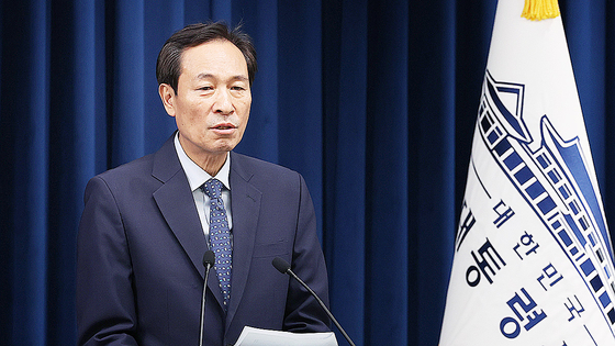  우상호 대통령실 정무수석이 지난 7일 서울 용산 대통령실 브리핑룸에서 브리핑을 하고 있다. 대통령실사진기자단