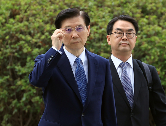 박종준 전 대통령경호처 경호처장이 14일 오전 서울 서초구 내란특검사무실이 위치한 서울고등검찰청으로 들어오고 있다. 뉴스1