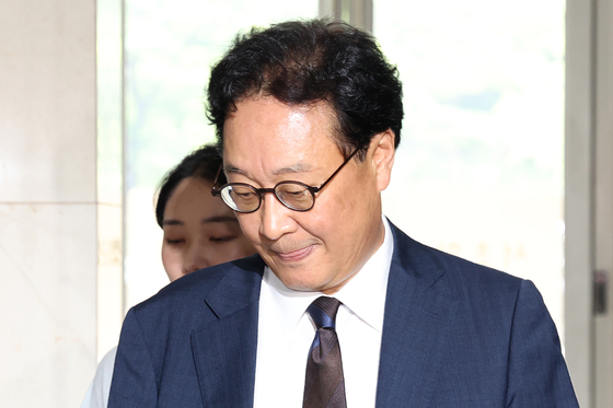 왕윤종 전 국가안보실 경제안보비서관이 15일 오후 서울 서초구 이명현 순직해병특검 사무실에 참고인 신분으로 출석하고 있다. 뉴스1