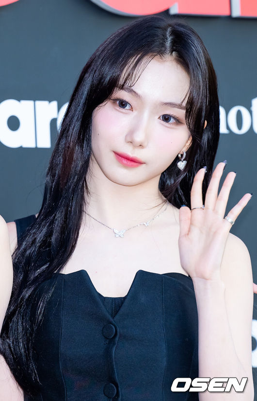 [OSEN=민경훈 기자] 27일 오후 서울 중구 서울 신라호텔 영빈관에서 'Billboard K POWER 100' 이벤트 포토월 행사가 진행됐다.이 행사는 빌보드 코리아의 공식 론칭을 기념하는 자리로, 한국 대중음악의 근 100년 역사를 기념하며 K-팝을 중심으로 한 한국 음악이 세계 음악 산업에 끼친 영향력을 조명하기 위해 마련됐다.케플러 서영은이 포토타임을 갖고 있다. 2024.08.27 / rumi@osen.co.kr