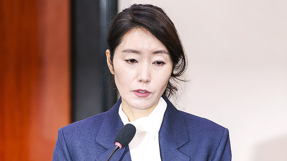  강선우 여성가족부 장관 후보자가 14일 서울 여의도 국회에서 열린 여성가족위원회의 인사청문회에서 모두발언을 하고 있다. 뉴시스