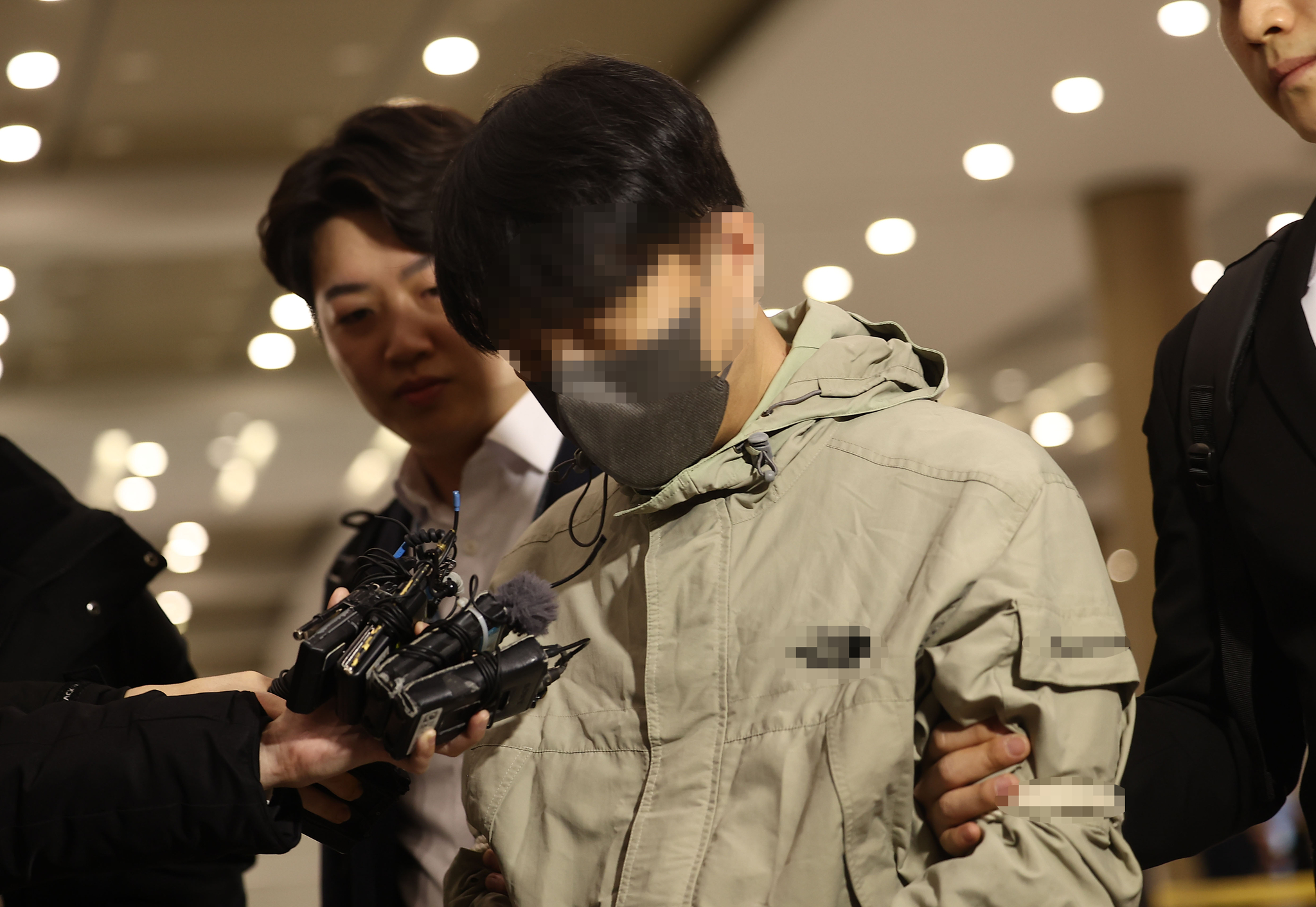 국민건강보험공단 재정관리팀장으로 재직하며 총 46억원을 횡령한 혐의를 받는 A씨가 필리핀 현지에서 검거된 뒤 지난해 1월 17일 국내로 송환됐다. 연합뉴스