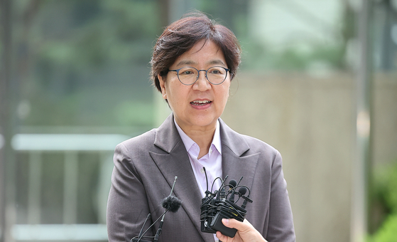 정은경 보건복지부 장관 후보자가 지난 6월 30일 오전 서울 중구 소월로 T타워에 마련된 인사청문회 준비 사무실로 출근하며 취재진의 질문에 답변하고 있다. 뉴스1