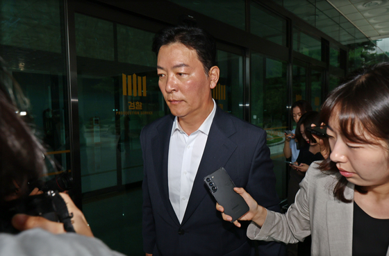 김성훈 전 대통령 경호처 차장이 지난 3일 내란 특검의 조사를 받기 위해 서초구 서울고검으로 들어서고 있다. 연합뉴스
