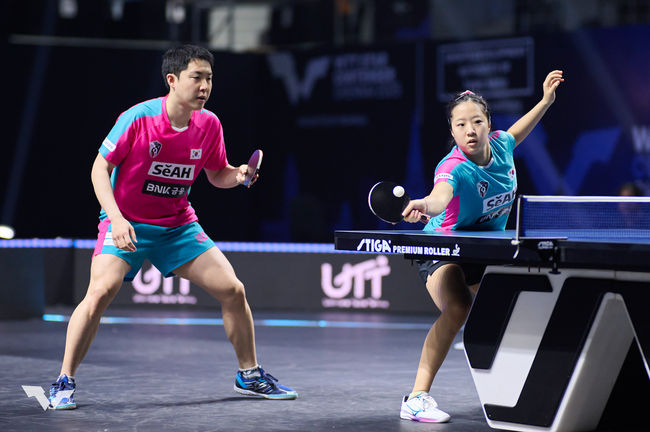 국제탁구연맹(ITTF)은 17일(이하 한국시간) “LA올림픽에서 탁구는 남녀단식, 남녀복식, 혼합복식, 혼성단체전 등 6개 종목으로 열릴 예정이다”고 알렸다. 한국의 임종훈-신유빈 조. / WTT 제공 