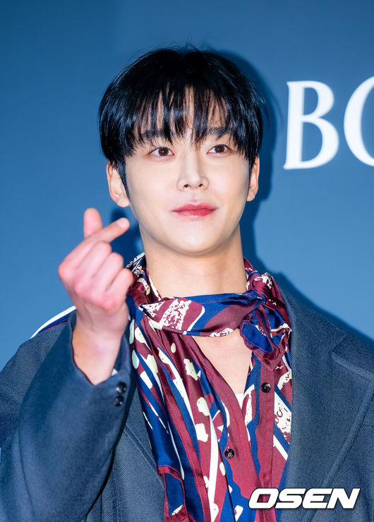 [OSEN=민경훈 기자] 배우 로운이 25일 오후 리움 미술관 로비에서 열린 피에르 위그 개인전 프리뷰 포토콜에 참석했다.이 자리에는 배우 손예진, 김다미, 주지훈, 로운 등이 참석했다.배우 로운이 입장하며 포즈를 취하고 있다. 2025.02.25 / rumi@osen.co.kr