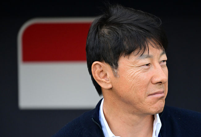 [OSEN=도하(카타르), 지형준 기자] 사상 첫 아시안컵 16강' 기적을 썼던 인도네시아신태용 감독의 매직이 끝났다.신태용 감독이 이끄는 인도네시아는 28일 오후 8시 30분(이하 한국시간) 자심 빈 하마드 스타디움에서 호주와 2023 아시아축구연맹(AFC) 카타르 아시안컵 16강전을 치러 0-4로 패했다.인도네시아 신태용 감독이 경기를 준비하고 있다. 2024.01.28 / jpnews.osen.co.kr