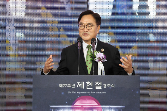 우원식 국회의장이 17일 서울 여의도 국회에서 열린 제77주년 제헌절 경축식에서 경축사를 하고 있다. 국회사진기자단