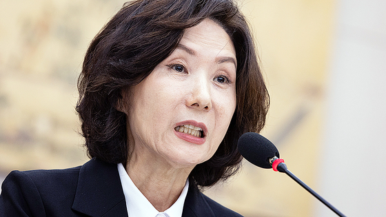 이진숙 사회부총리 겸 교육부 장관 후보자가 16일 오전 서울 여의도 국회 교육위원회에서 열린 인사청문회에서 의원 질의에 답하고 있다. 뉴스1