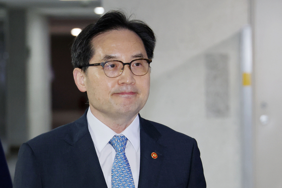 한기정 공정거래위원장이 17일 오전 서울 여의도 국회 의원회관에서 열린 더불어민주당과 공정위의 비공개 당·정 간담회에 참석하고 있다. 뉴스1
