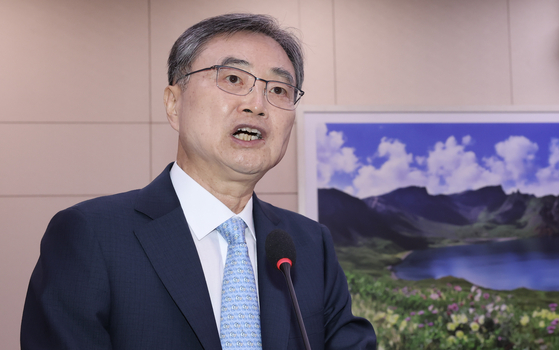 조현 외교부 장관 후보자가 17일 오전 국회에서 열린 외통위 인사청문회에 참석해 의원질의에 답하고 있다. 전민규 기자