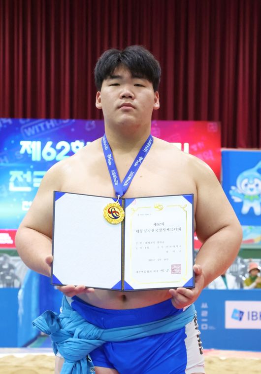 인하대 이혁준이 올시즌 4관왕을 달성했다. / 대한씨름협회