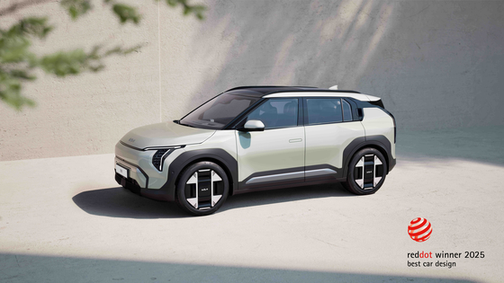 2025 레드 닷 어워드 최우수상을 받은 기아 EV3. 사진 기아