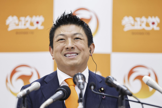 가미야 소헤이(神谷宗幣) 참정당 대표가 참의원 선거 당일인 지난 20일 도쿄에 있는 당사에서 기자회견을 하고 있다. (AP/연합뉴스)