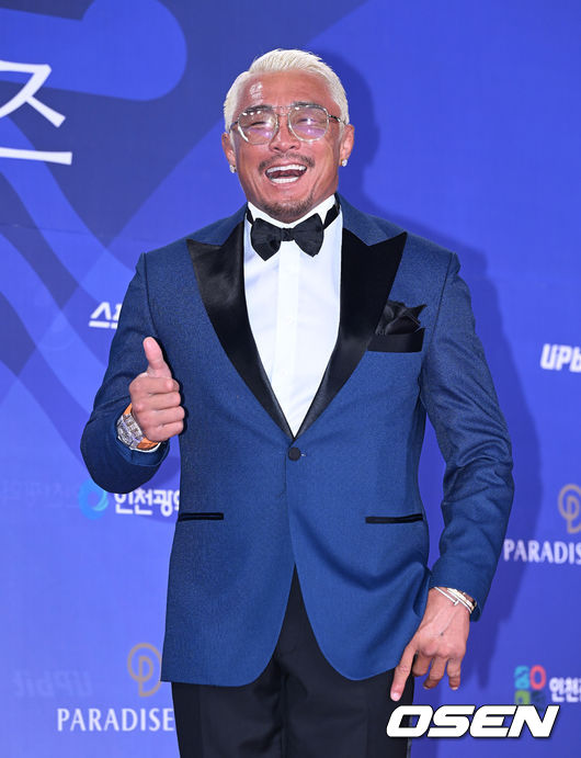 레드카펫 위에서도 '아조씨' 매력 추성훈 'MC배 고마워' 