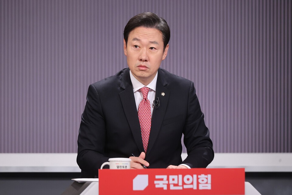 박수민 국민의힘 의원이 지난 5월 2일 서울 여의도 KBS에서 열린 중앙선거방송토론위원회 제21대 대통령선거 정책토론회에 참석하고 있다. [연합뉴스]