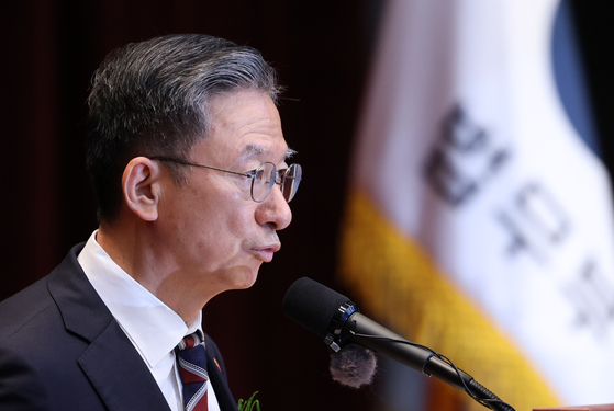 정성호 법무부장관은 21일 정부과천청사에서 취임식을 열고 검찰 개혁과 관련 부작용이 없는 치밀한 설계를 주문했다. 뉴스1