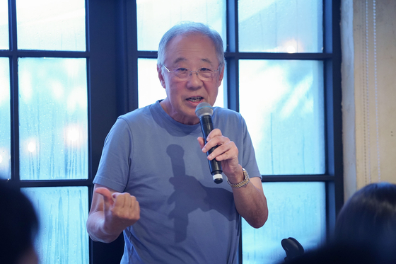 류진 한국경제인협회 회장이 18일 제주의 한 식당에서 열린 ‘2025 한경협 경영자 제주하계포럼' 기자간담회에서 발언하고 있다. 사진 한경협