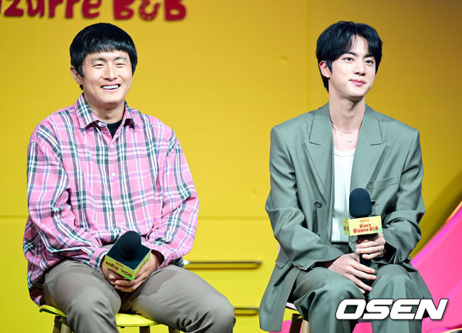 [OSEN=최규한 기자] 15일 오전 서울 JW 메리어트 동대문 스퀘어 서울에서 넷플릭스 '대환장 기안장' Part 2 ‘절찬리 영업중’ 기자간담회가 열렸다.'대환장 기안장'은 기안적 낭만이 가득한 울릉도 기안장에서 기안84, BTS 진, 지예은이 숙박객들과 펼치는 기상천외한 신개념 민박 버라이어티다.방송인 기안84(왼쪽)과 BTS 진이 취재진의 질문에 답하고 있다. 2025.04.15 / dreamer@osen.co.kr