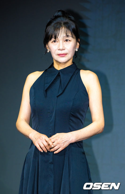[OSEN=박준형 기자] 22일 서울 호텔 나루 서울 엠갤러리에서 넷플릭스 시리즈 '트리거' 제작발표회가 진행됐다.배우 김남길과 김영광, 길해연, 박훈이 출연하는 ‘트리거’는 총기 청정국으로 불리는 한국에서 갑자기 출처를 알 수 없는 불법 총기가 배달되기 시작하면서 벌어지는 이야기다.배우 길해연이 포즈를 취하고 있다. 2025.07.22 / soul1014@osen.co.kr