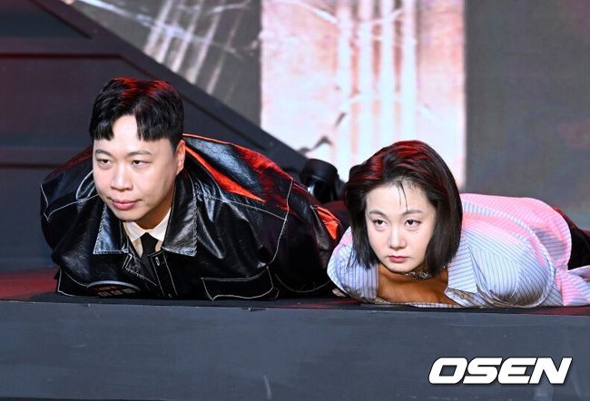 [OSEN=이대선 기자] 14일 오전 서울 동대문 브이스페이스에서 넷플릭스 예능 ‘코미디 리벤지’ 제작발표회가 열렸다.‘코미디 리벤지’는 ‘코미디 로얄’ 우승팀 이경규팀이 판을 깔고 K-코미디 대표주자들이 각잡고 웃음 터뜨리는 코미디 컴피티션이다.코미디언 이상준, 박나래, 황제성이 포토타임을 가지고 있다. 2024.10.14 /sunday@osen.co.kr