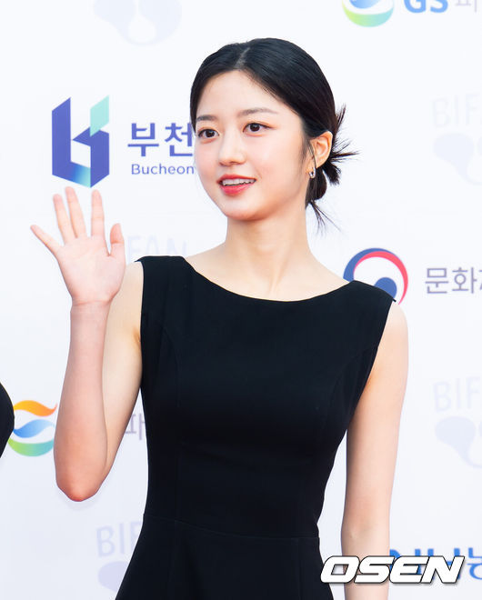 [OSEN=김성락 기자] 3일 오후 경기 부천시 부천아트센터에서 제29회 부천국제판타스틱영화제(BIFAN) 개막식 레드카펫 행사가 열렸다. 올해 상영작은 41개국 217편으로, 장편 103편, 단편 77편, AI(인공지능) 영화 11편, XR(확장현실) 영화 26편으로 구성됐다.배우 김현수가 포토타임을 갖고 있다.  2025.07.03 / ksl0919@osen.co.kr