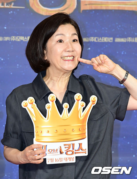 [OSEN=조은정 기자]영화 '킹 오브 킹스'(감독 장성호, 제작 모팩스튜디오, 배급 디스테이션, 공동배급 시테스) VIP 포토월 행사가 9일 서울 강남구 메가박스 코엑스에서 열렸다.'킹 오브 킹스'는 이병헌, 진선규, 이하늬, 양동근, 차인표, 권오중, 장광 등 대한민국 대표 배우들이 목소리 연기로 참여한 글로벌 K-애니메이션이다. 한국어 더빙판과 할리우드 배우들이 참여한 자막판은 오는 16일, 전국 극장에서 동시 개봉된다.이성미가 포즈를 취하고 있다. 2025.07.09 /cej@osen.co.kr