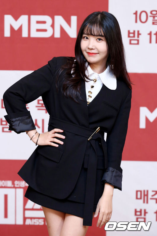 [OSEN=최규한 기자] 애프터스쿨 레이나가 8일 오후 MBN 새 예능프로그램 '미쓰백(Miss Back)' 온라인 제작발표회에 참석해 포토타임을 갖고 있다.MBN '미쓰백'은 사람들의 기억 속에 조금씩 잊혀 간 여자 아이돌 출신 가수 8명이 다시 한번 도약을 꿈꾸는 이야기로, 그동안 미처 말하지 못했던 숨겨진 이야기는 물론 인생 곡으로 '제2의 전성기'가 될 터닝포인트를 함께하는 신개념 다큐테인먼트(휴먼다큐+쇼버라이어티) 프로그램이다. / dreamer@osen.co.kr[사진] MBN 제공