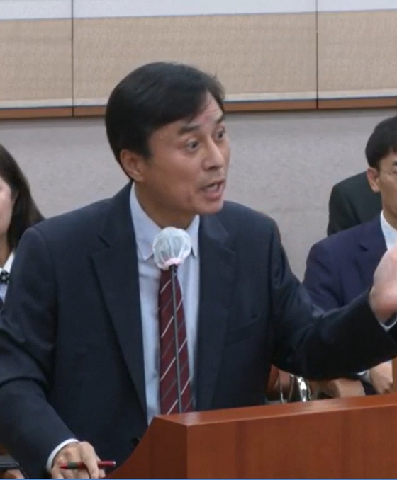 감사원 감사위원 시절의 조은석 특검이 2023년 10월 국정감사장에서 전현희 전 국민권익위원장 감사보고서 패싱 논란과 관련해 입장을 설명하고 있다. 국회 영상회의록시스템 캡처