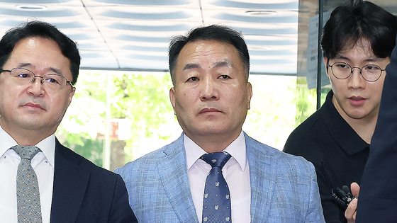 '윤석열 전 대통령 격노설'에 대한 위증 혐의를 받는 김계환 전 해병대사령관이 22일 오전 서울중앙지방법원에서 열린 영장실질심사(구속 전 피의자 심문)에 출석하고 있다. 뉴스1