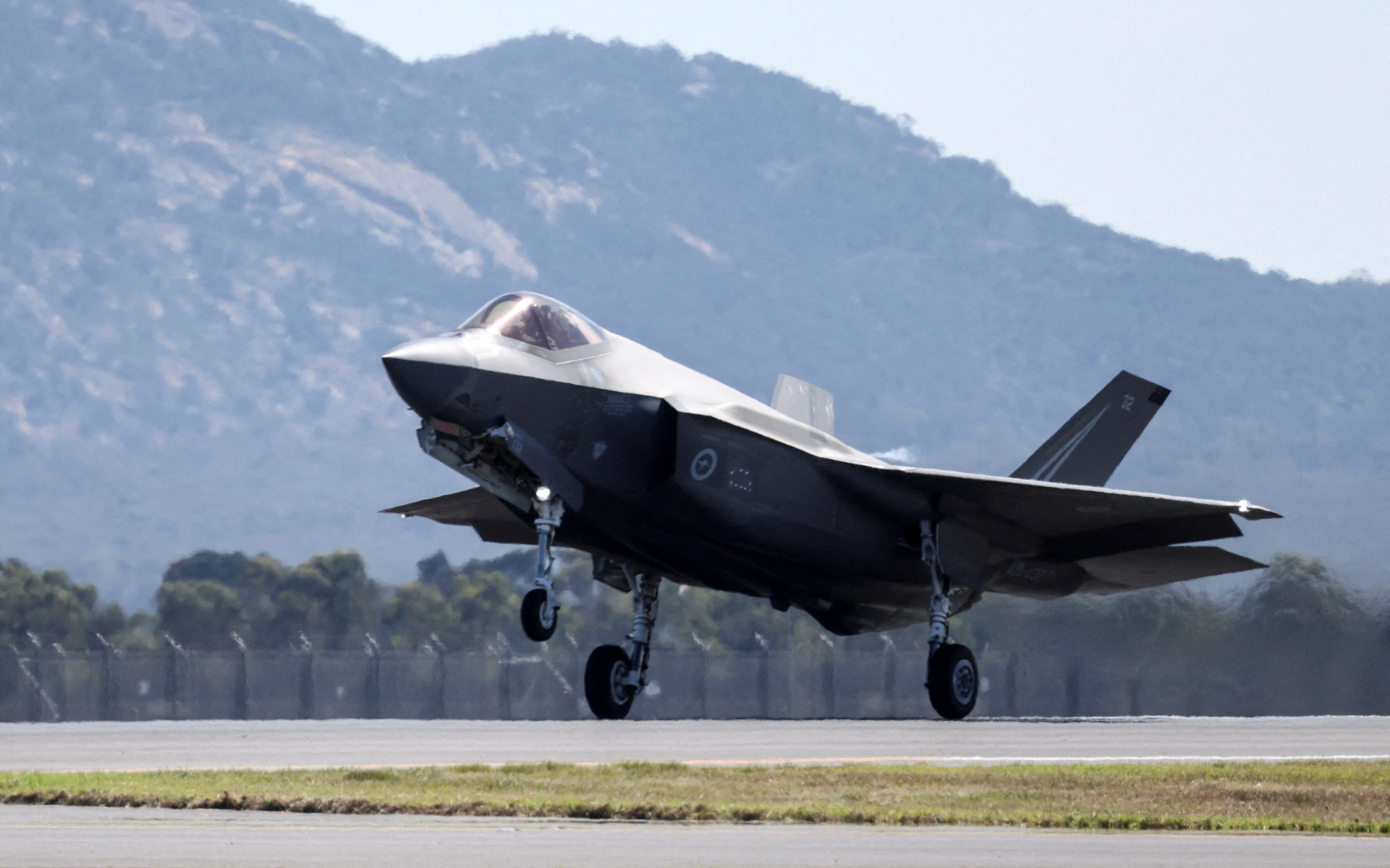 F-35A 전투기 참고 사진. 사진은 지난 3월 25일(현지시간) 호주 아발론에서 열린 호주 국제 에어쇼에서 이륙하고 있는 F-35A 라이트닝 II. 로이터=연합뉴스