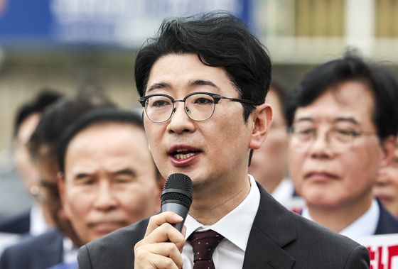 주진우 국민의힘 의원이 지난 1일 서울 용산구 대통령실 앞에서 열린 현장 의원총회에서 발언하고 있다. 뉴시스