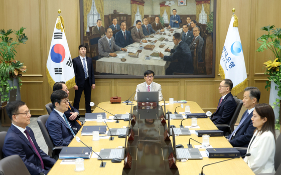 이창용 한국은행 총재가 지난 10일 한국은행 본관에서 열린 금융통화위원회를 주재하고 있다. 뉴시스