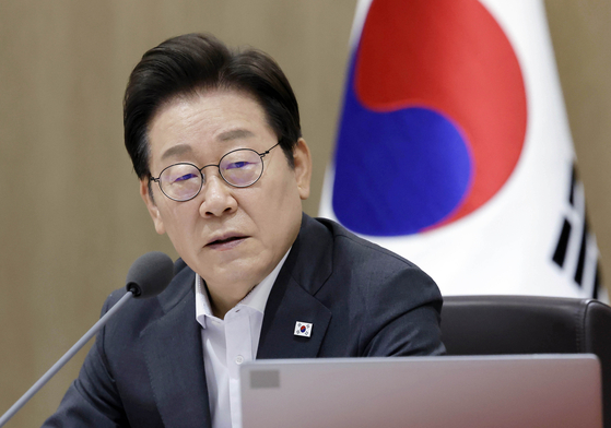 〈YONHAP PHOTO-1920〉 국무회의 주재하는 이재명 대통령   (서울=연합뉴스) 홍해인 기자 = 이재명 대통령이 22일 서울 용산 대통령실 청사에서 열린 국무회의를 주재하고 있다. 2025.7.22 [대통령실통신사진기자단]   hihong@yna.co.kr/2025-07-22 10:51:56/ 〈저작권자 ⓒ 1980-2025 ㈜연합뉴스. 무단 전재 재배포 금지, AI 학습 및 활용 금지〉