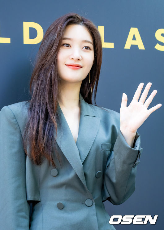 [OSEN=민경훈 기자]17일 오후 서울 종로구 아름지기에서 열린 '월드클래스 코리아 2023 파이널 대회' 개최 기념 포토콜 행사에 가수 겸 배우 정채연과 가수 유주가 참석했다. 배우 정채연이 포토월에서 포즈를 취하고 있다. 2023.05.17 /rumi@osen.co.kr