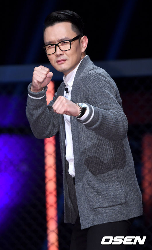 [OSEN=최규한 기자] 개그맨 윤형빈이 26일 오후 경기도 고양시 일산 빛마루 방송지원센터에서 열린 MBC 격투기 서바이벌 '겁 없는 녀석들' 기자간담회에 참석해 포즈를 취하고 있다. /dreamer@osen.co.kr