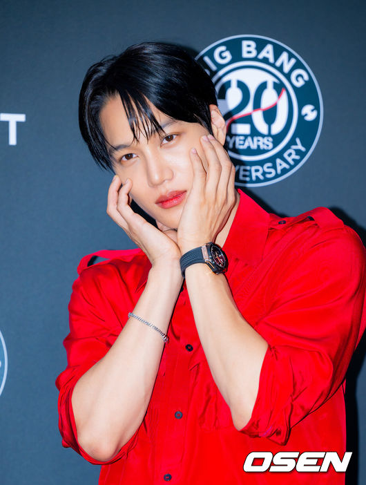 [OSEN=민경훈 기자] 11일 오후 서울 성동구 왕십리의 한 복합문화공간에서 열린 스위스 시계 브랜드 컬렉션 이벤트 포토콜 행사가 열렸다.이날 가수 카이(엑소), 이창섭(비투비), 미야오(MEOVV), 배우 김선호, 추영우, 모델 신현지가 참석해 자리를 빛냈다.엑소 카이가 포토타임을 가지고 있다. 2025.06.11 / rumi@osen.co.kr