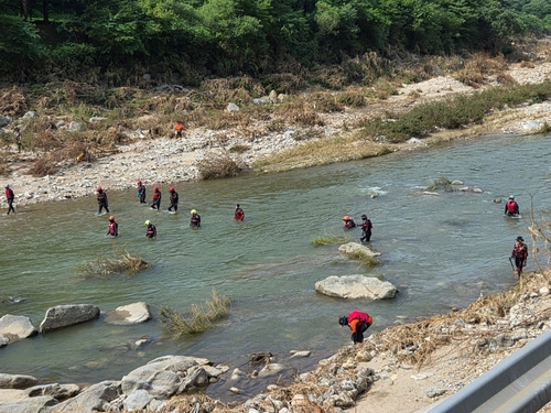 소방당국이 경기 가평군 캠핑장 실종자를 수샏 중이다.. 사진 경기도북부소방재난본부