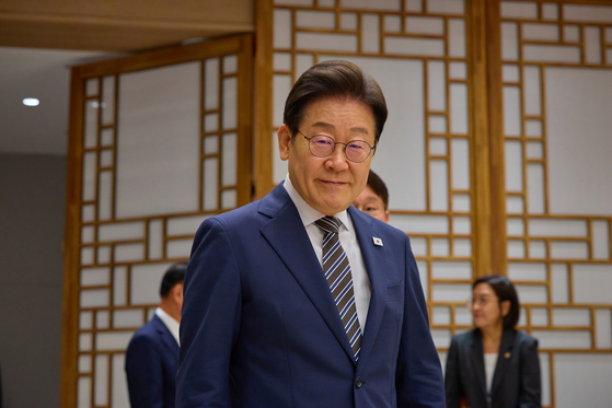 이재명 대통령이 23일 서울 용산 대통령실 청사에서 열린 임명장 및 위촉장 수여식에 참석하고 있다.뉴스1