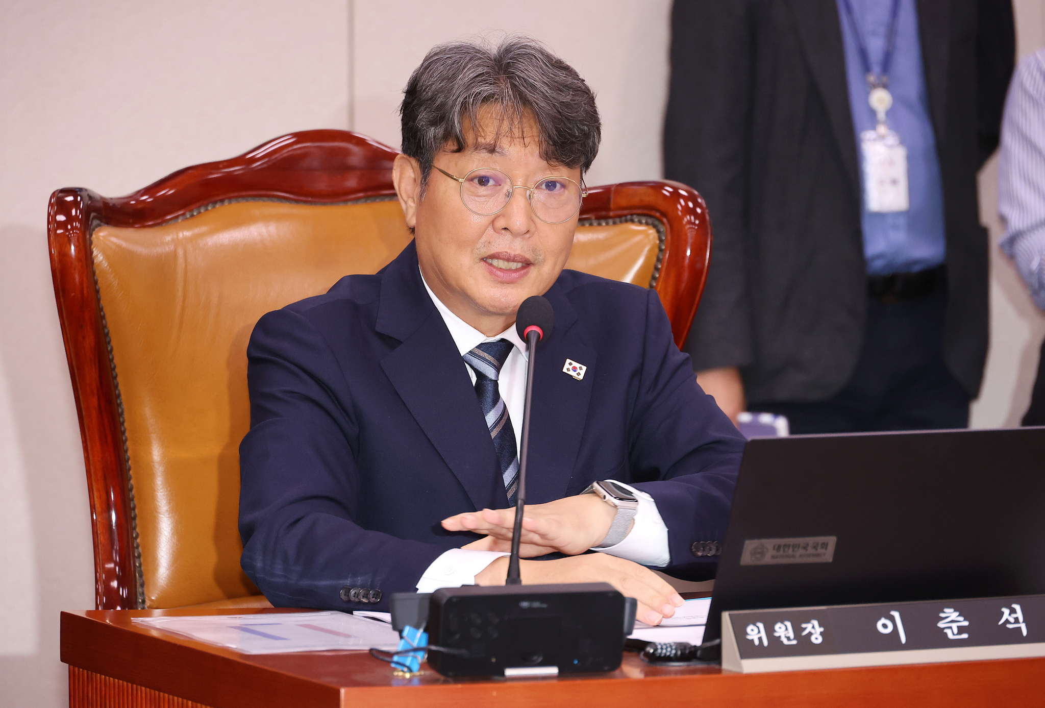 국회 법제사법위원회 전체회의에서 더불어민주당 소속 이춘석 위원장이 지난 1일 발언하고 있다. 연합뉴스