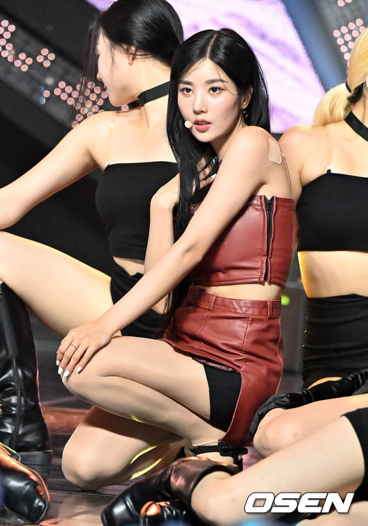 [OSEN=고양, 민경훈 기자] 9일 오후 경기도 고양시 MBC 드림센터에서 ‘쇼! 챔피언(Show! Champion)’ 생방송이 진행됐다.가수 권은비가 화려한 무대를 선보이고 있다. 2023.08.09 /rumi@osen.co.kr